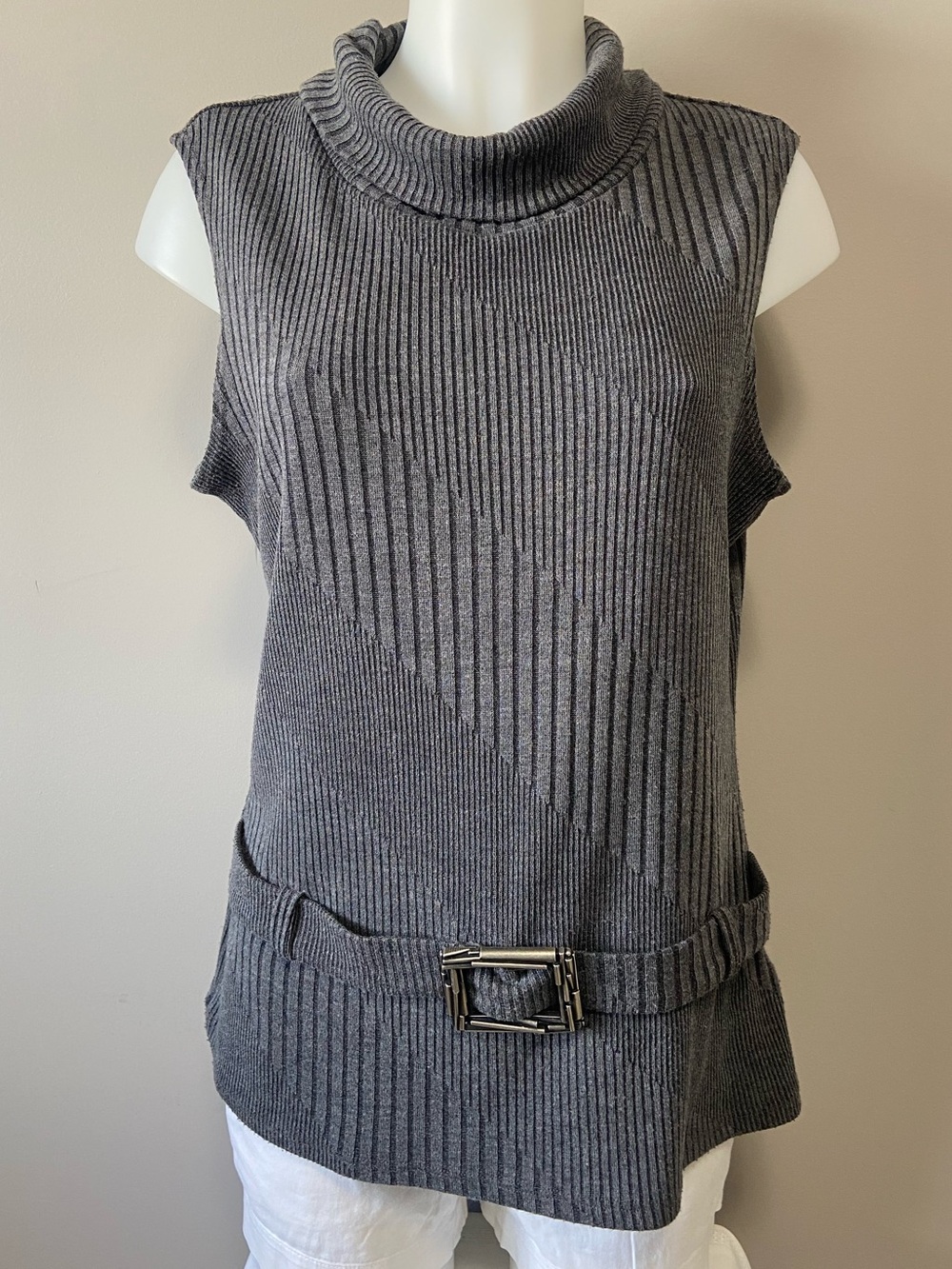 Frank Lyman Design Ribbed Knit Tunic in Charcoal and Heather Gray